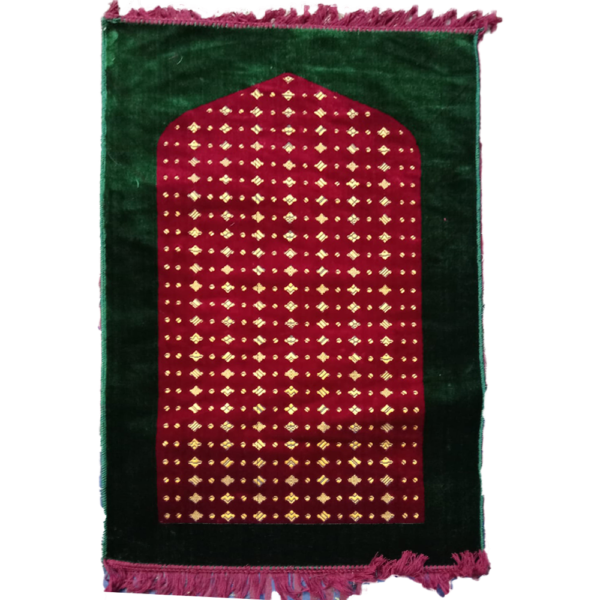 Green and Red Prayer Mat – a blend of traditional colors for a peaceful prayer experience.